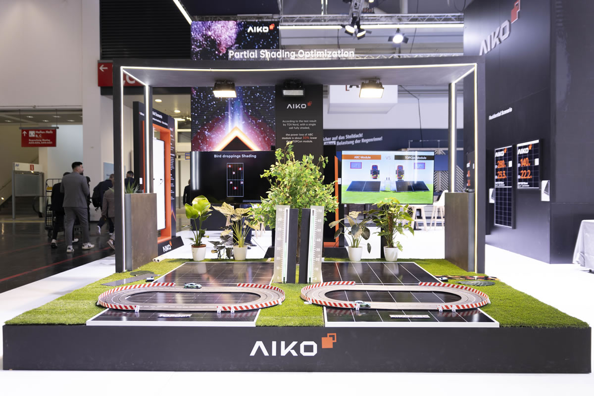 壹定发携“黑科技”新品亮相Intersolar展