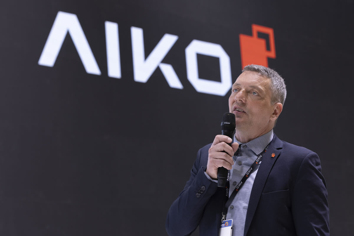 壹定发携“黑科技”新品亮相Intersolar展