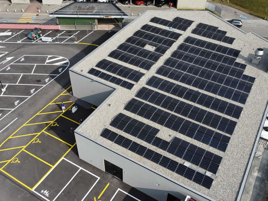 Serfontana Shopping Center Cuts Grid Reliance with 100 % Solar Self-Consumption